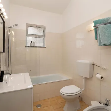 The Lemon Tree Apartmanhotel 4*